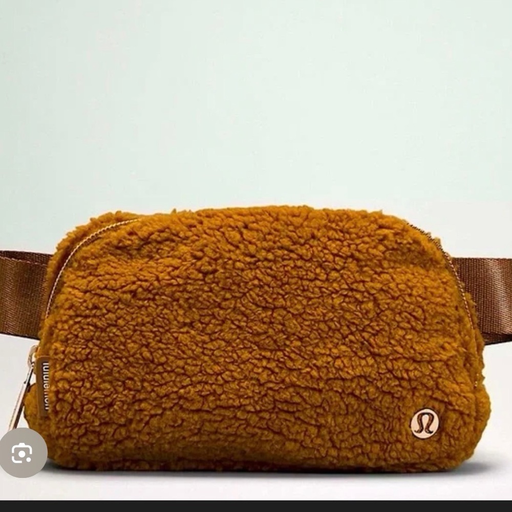 Lululemon everywhere belt bag 1L fleece